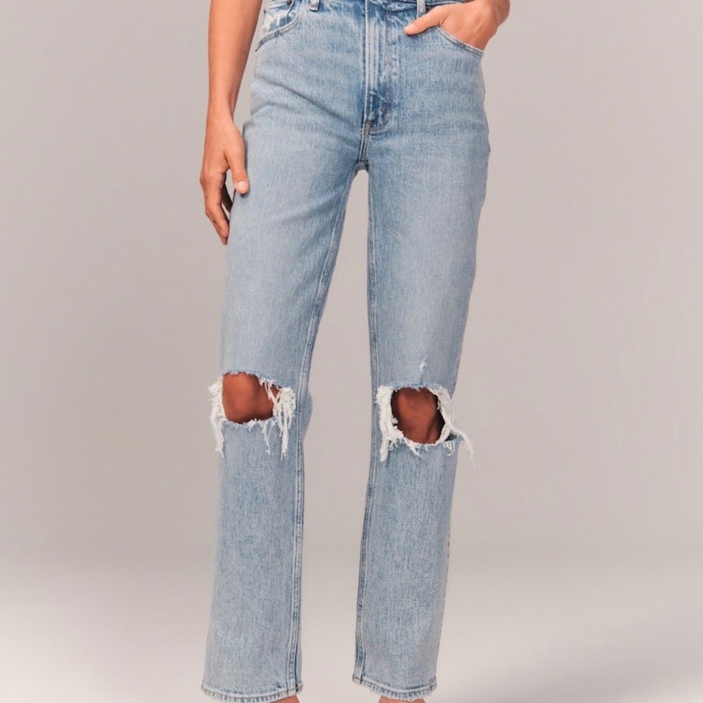 ABERCROMBIE & FITCH ULTRA HIGH RISE STRAIGHT JEANS